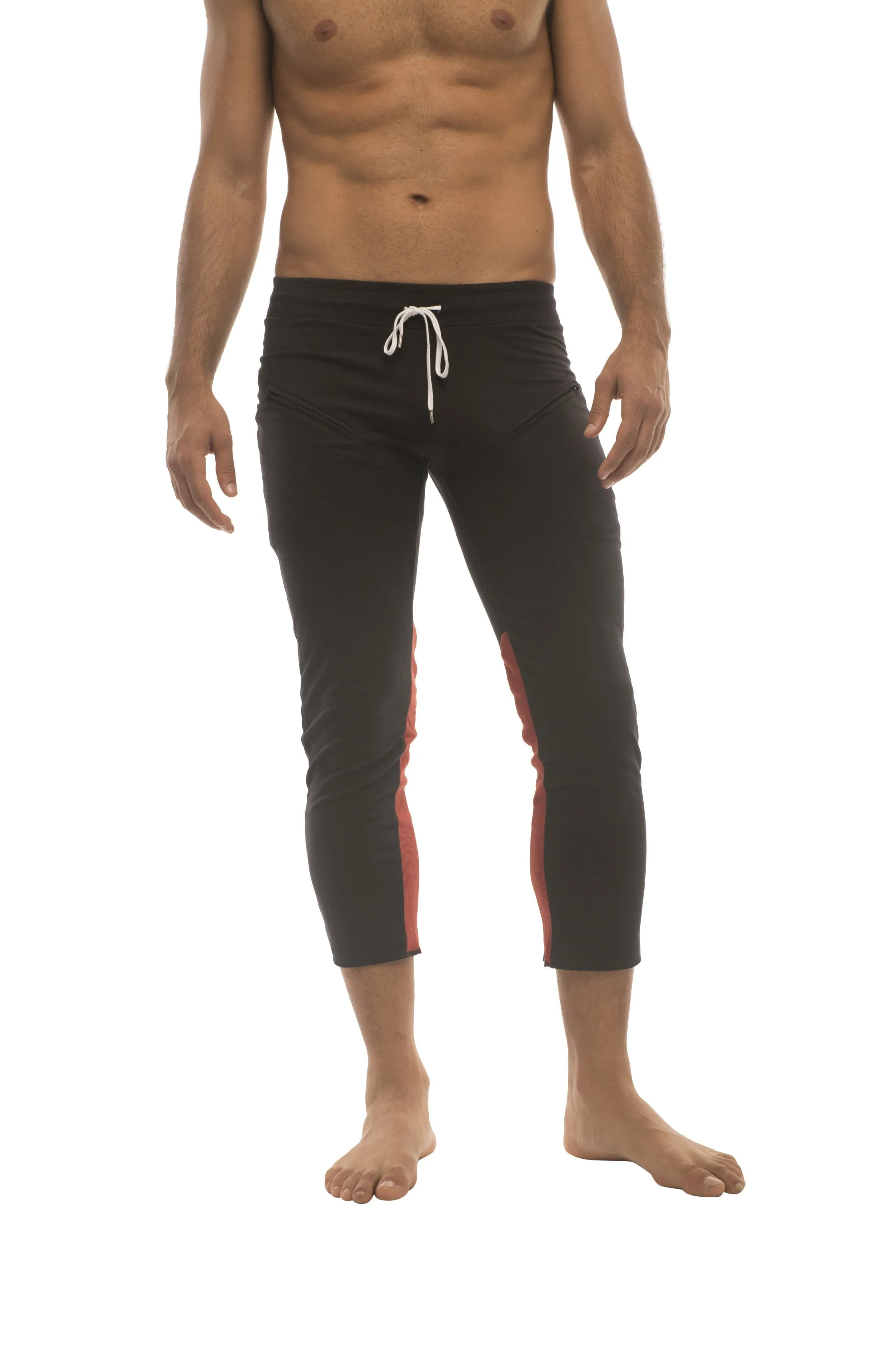 Mens 4/5 Zipper Pocket Capri Yoga Pants (Black w/Charcoal & Red)